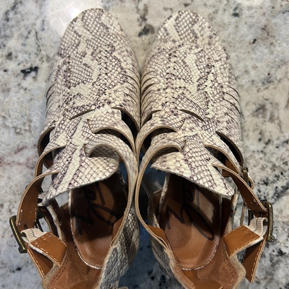 Snakeskin print shoes - Picture 4 of 6